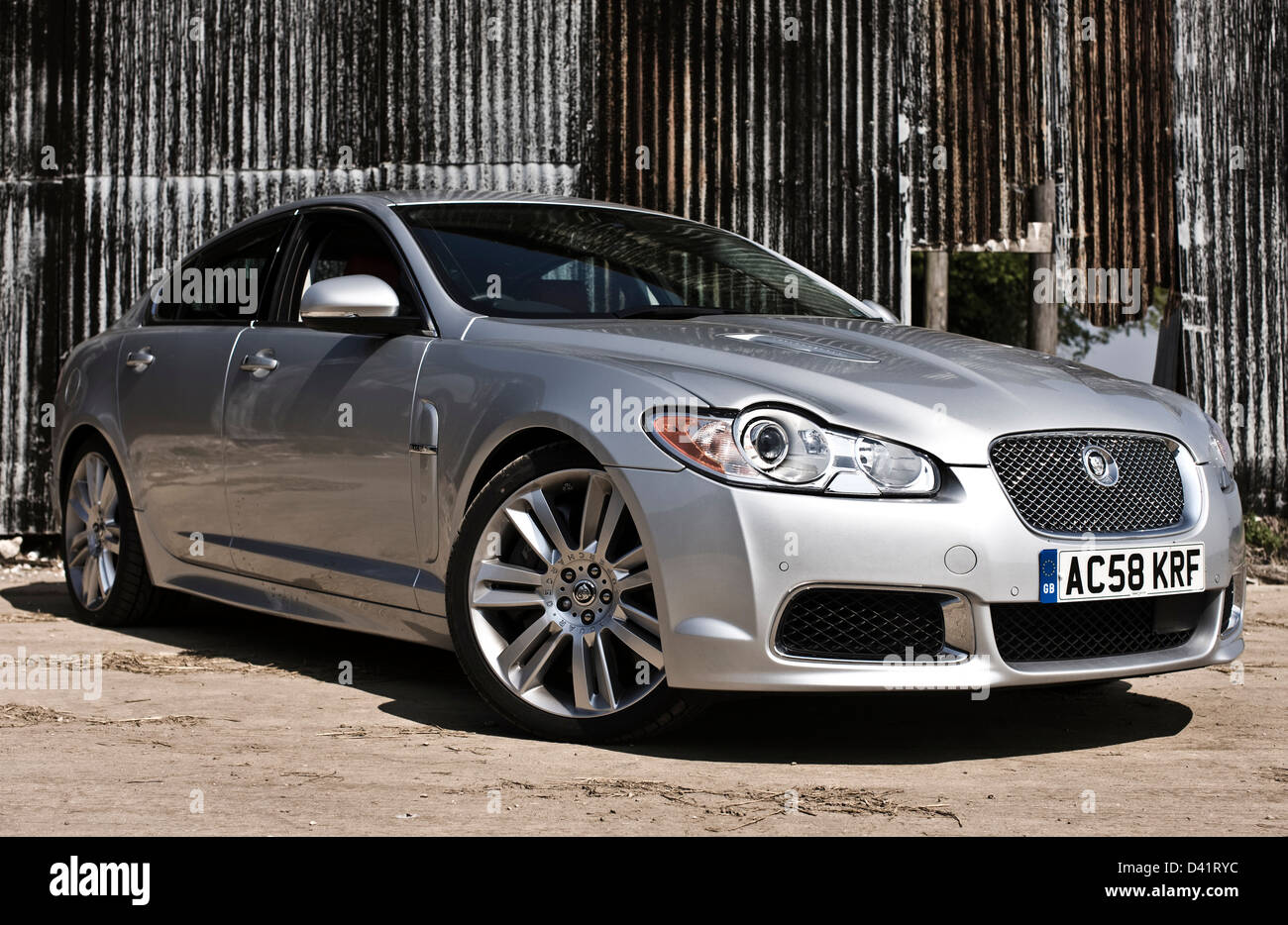 Jaguar XF S mid-size versione sportiva della berlina di lusso, Winchester, Regno Unito 20 04 2009 Foto Stock