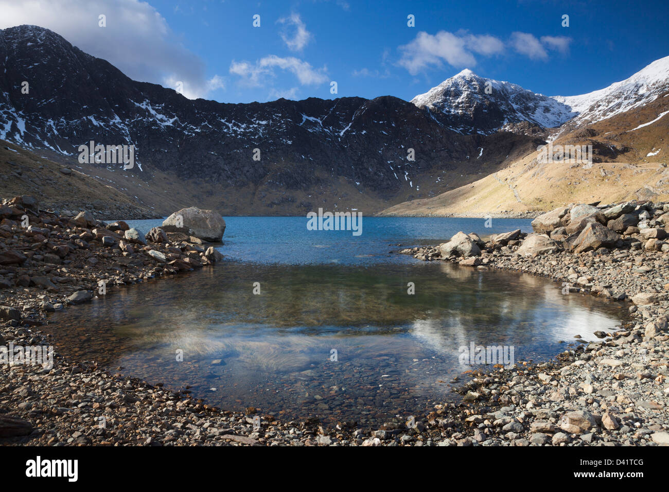 Snowdon visto da Llyn Llydaw Foto Stock