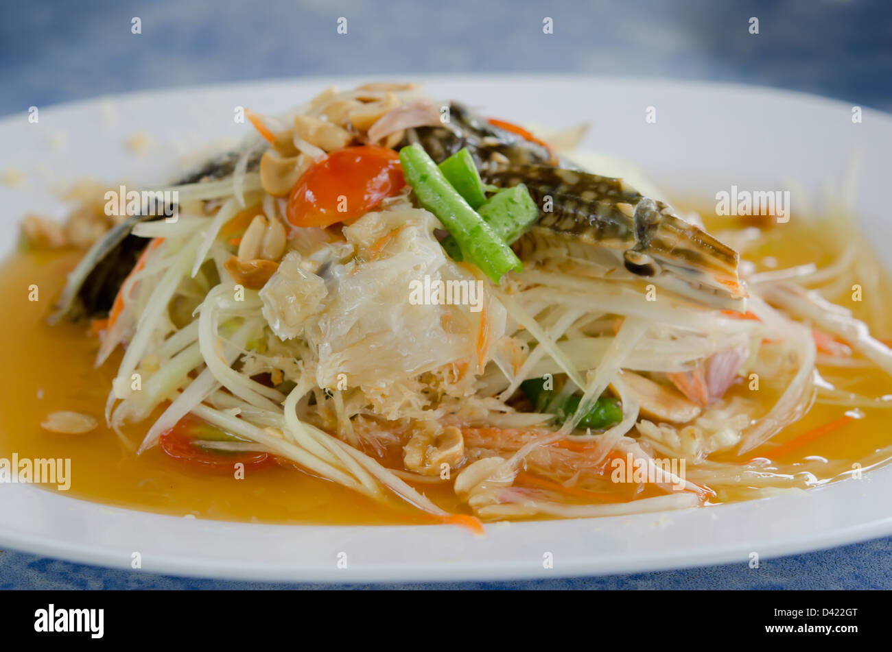 Close up papaya insalata piccante con granchi Foto Stock