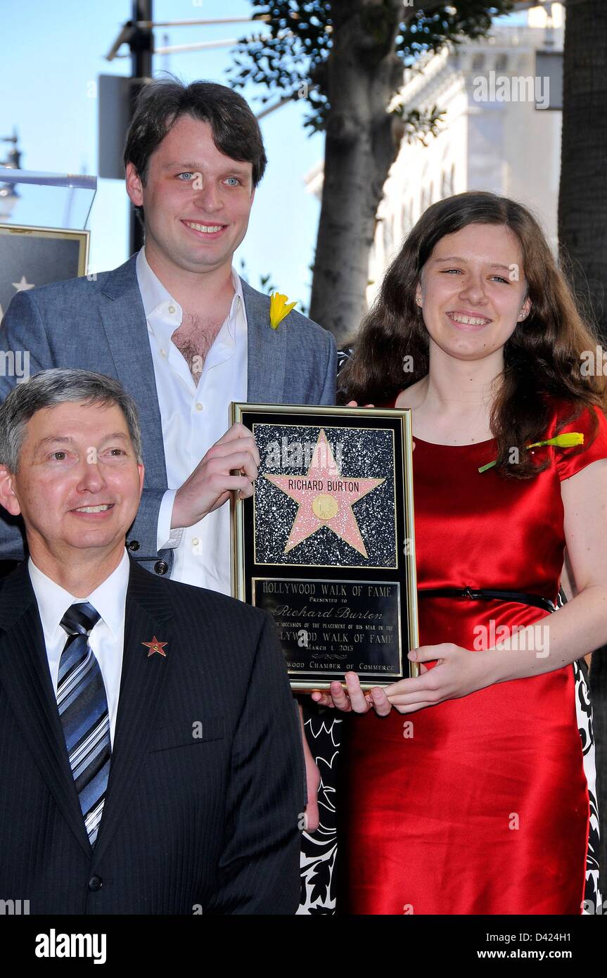 Leron Gubler, Morgan Ritchie, Charlotte Ritchie alla cerimonia di induzione per la stella sulla Hollywood Walk of Fame di Richard Burton, Hollywood Boulevard, Los Angeles, CA 1 marzo 2013. Foto Da: Michael Germana/Everett Collection Foto Stock
