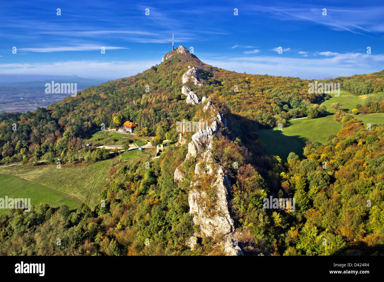 Lo scenario verde di Kalnik montagna cresta, Prigorje, Croazia Foto Stock