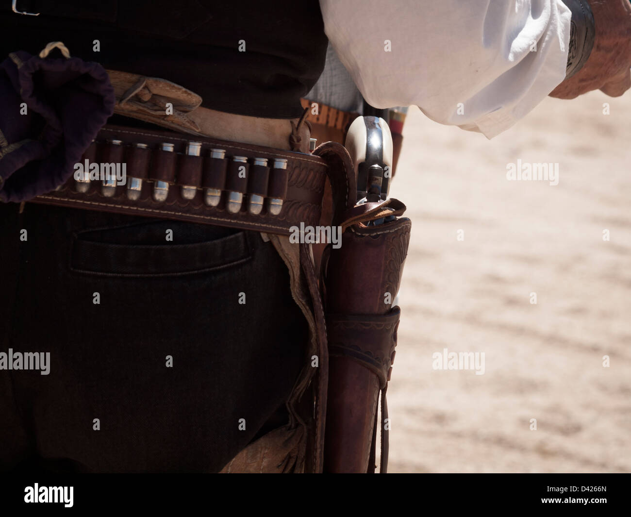 Cowboy Action Shooting Club. le armi utilizzate sono basati su quelli che esistevano nel XIX secolo americano ovest, ossia azione di leva di fucile, unica azione revolver e un fucile. Foto Stock