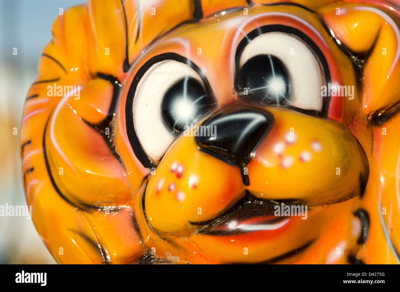 Faccia di leone su una corsa di carnevale Foto Stock