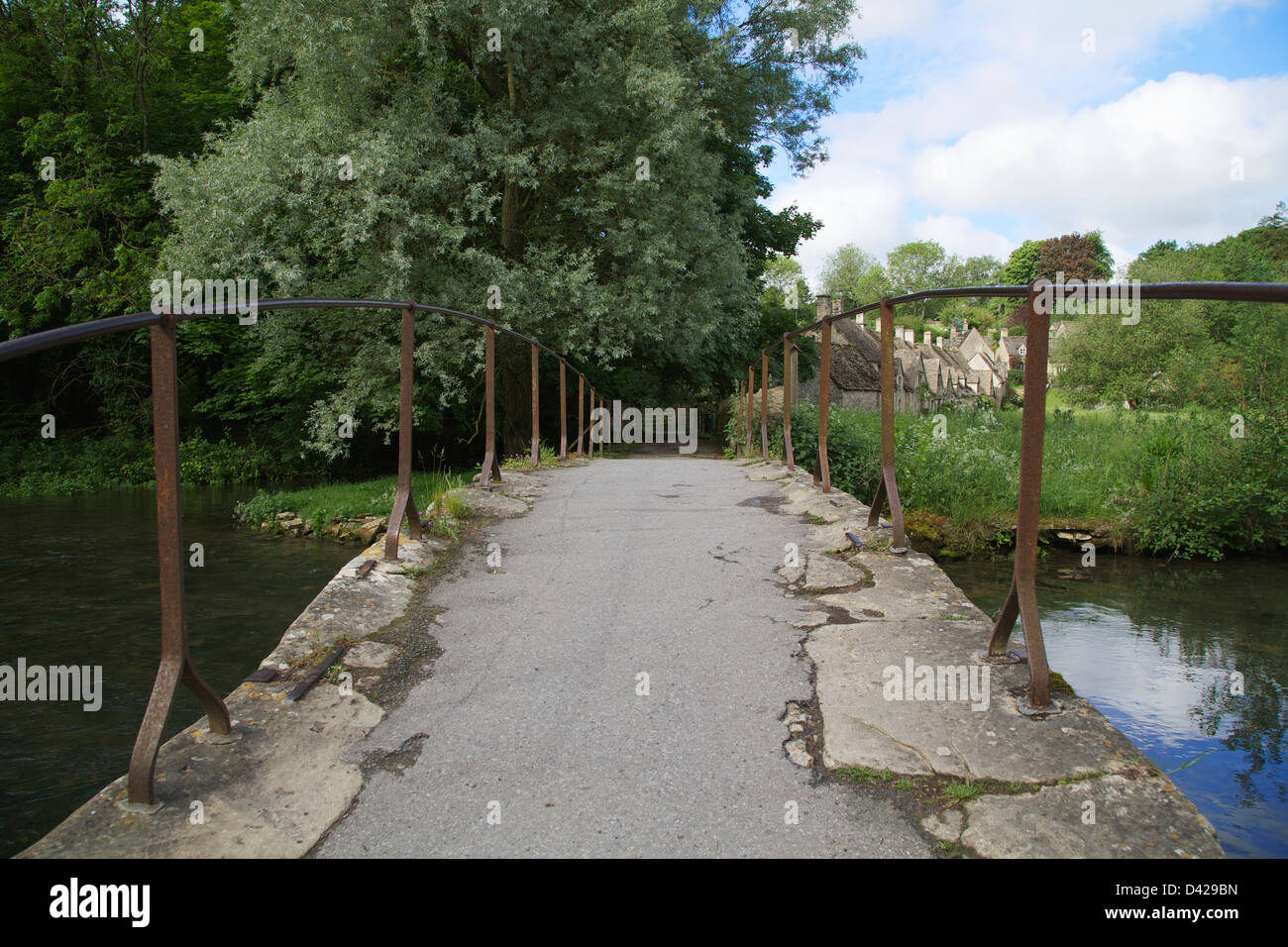 Diverse viste del villaggio storico in Cotswolds chiamato Bibury .Tourist Hotspot in Cotswolds vicino alla città chiamato Cirencester Foto Stock