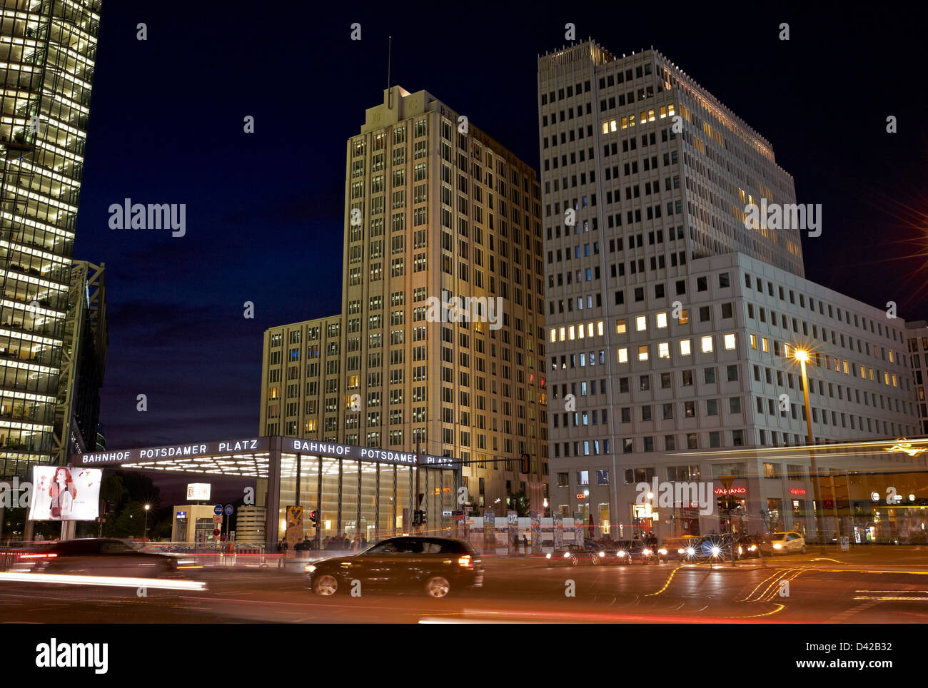 Berlino, Germania, Beisheim Center am Potsdamer Platz di sera Foto Stock