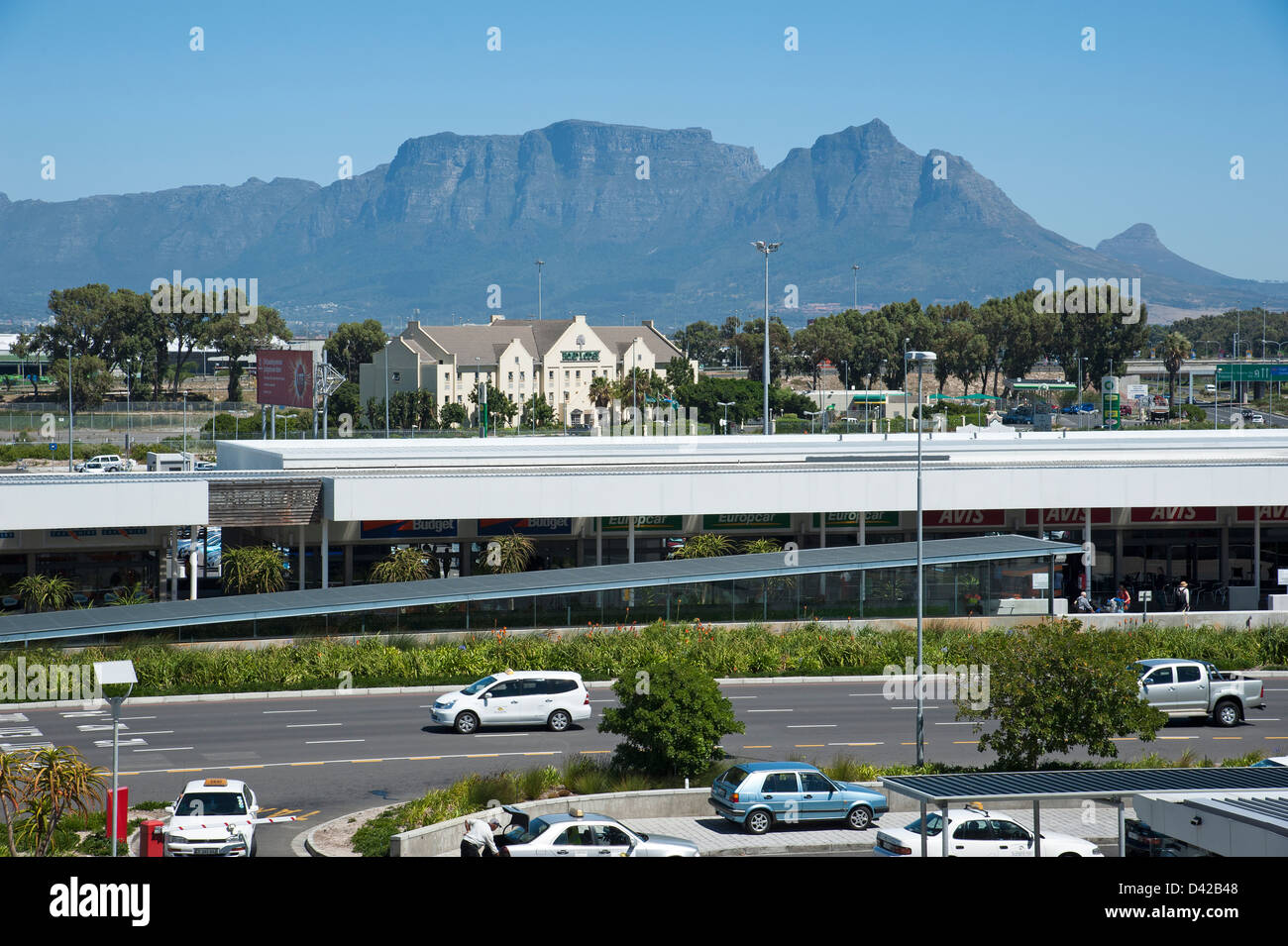 Cape Town aeroporto Autonoleggio uffici, hotel e Table Mountain. Sud Africa Foto Stock