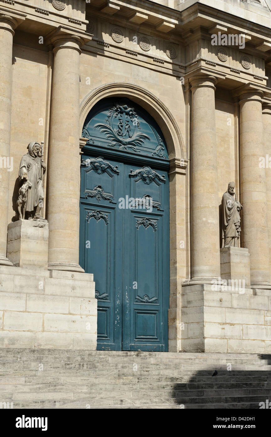 Chiesa Saint-Roch facciata con torre e orologio, Paris, Francia. Foto Stock