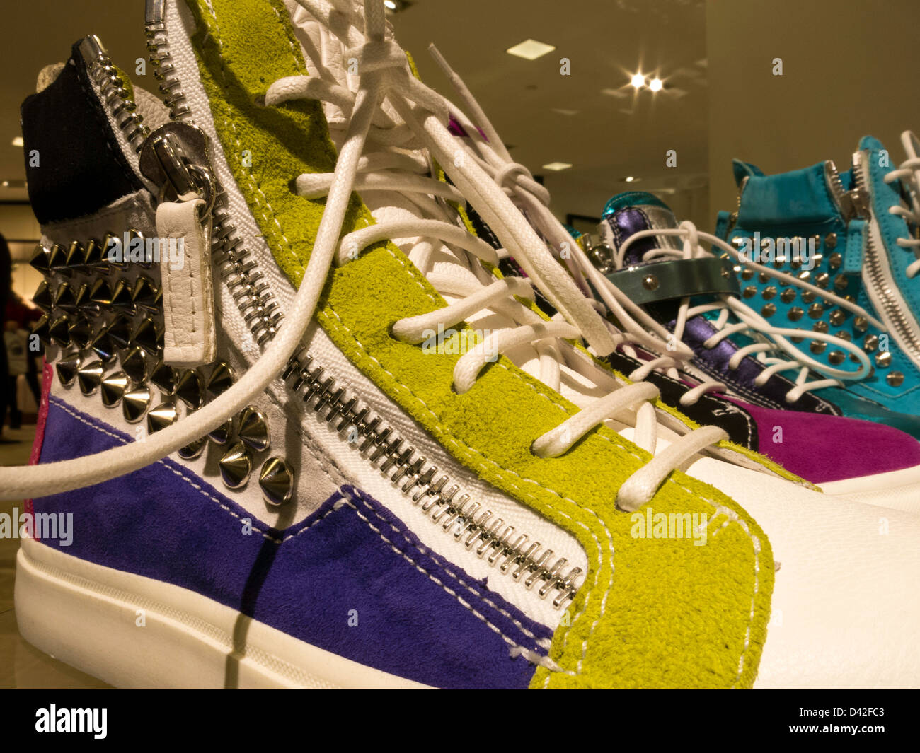 Womens designer di scarpe, magazzino Bloomingdale's interno, NYC Foto Stock