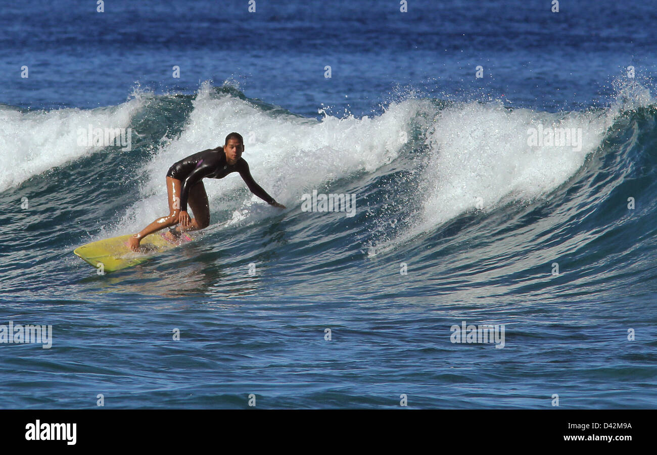 Surfer onda di equitazione Hawaii Big Island Pacific Ocean Surf Surf Foto Stock