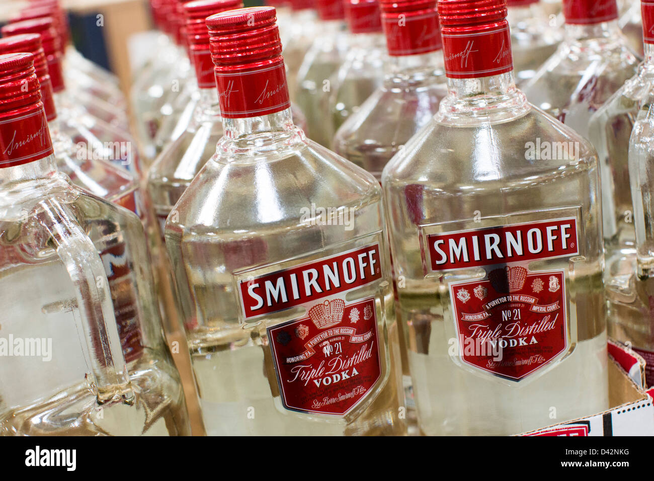 Smirnoff vodka sul visualizzatore in corrispondenza di un Costco Wholesale Club magazzino. Foto Stock
