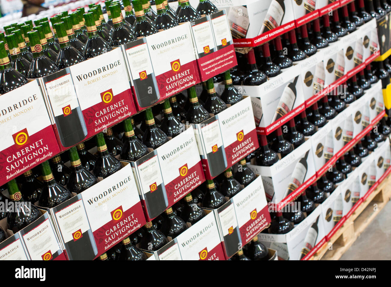 Woodbridge cabernet sauvignon vino sul visualizzatore in corrispondenza di un Costco Wholesale Club magazzino. Foto Stock