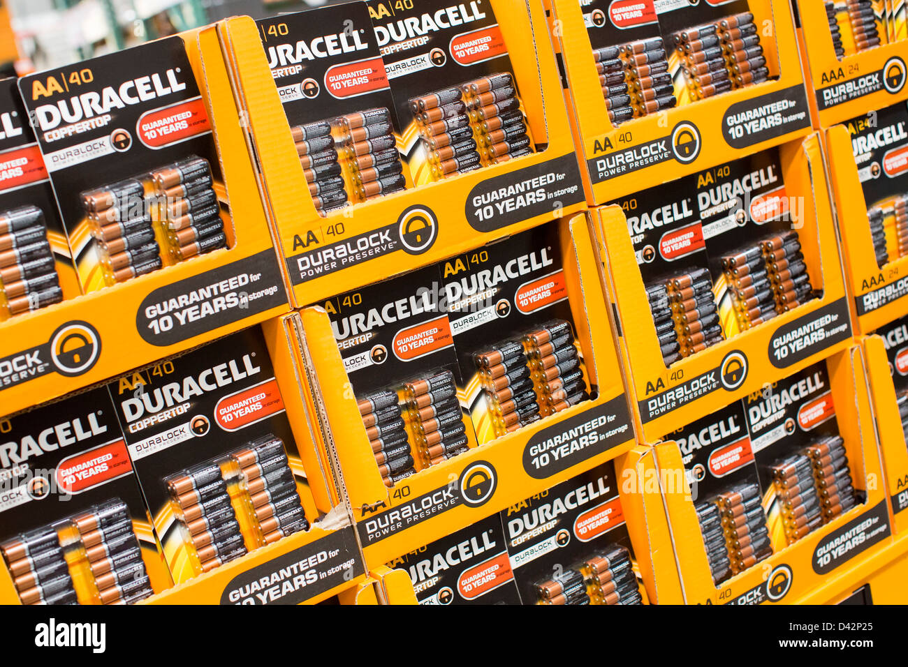 Duracell batterie sul display a un Costco Wholesale Club magazzino. Foto Stock