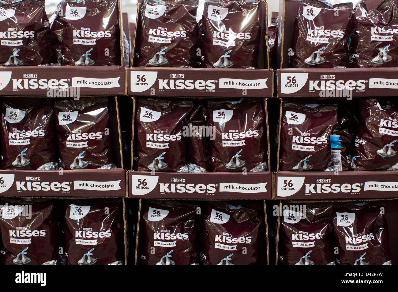 Hershey's baci sul visualizzatore in corrispondenza di un Costco Wholesale Club magazzino. Foto Stock