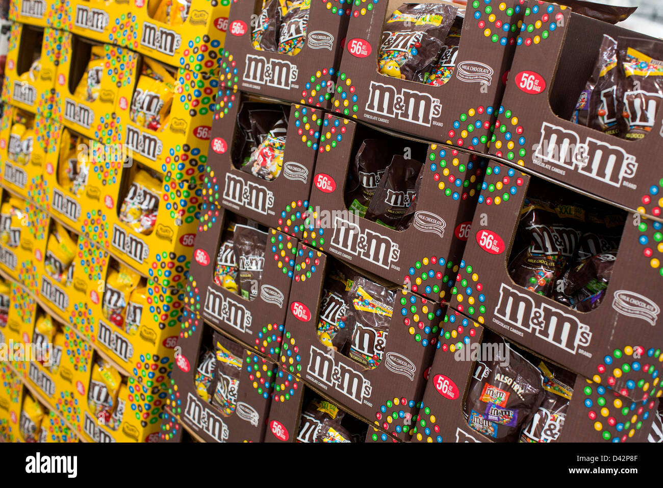M&M's sul visualizzatore in corrispondenza di un Costco Wholesale Club magazzino. Foto Stock