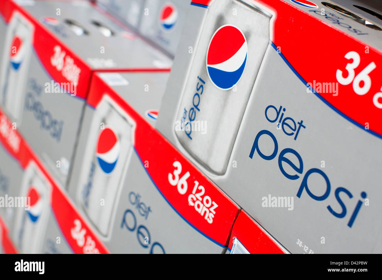 La dieta di Pepsi-cola sul visualizzatore in corrispondenza di un Costco Wholesale Club magazzino. Foto Stock