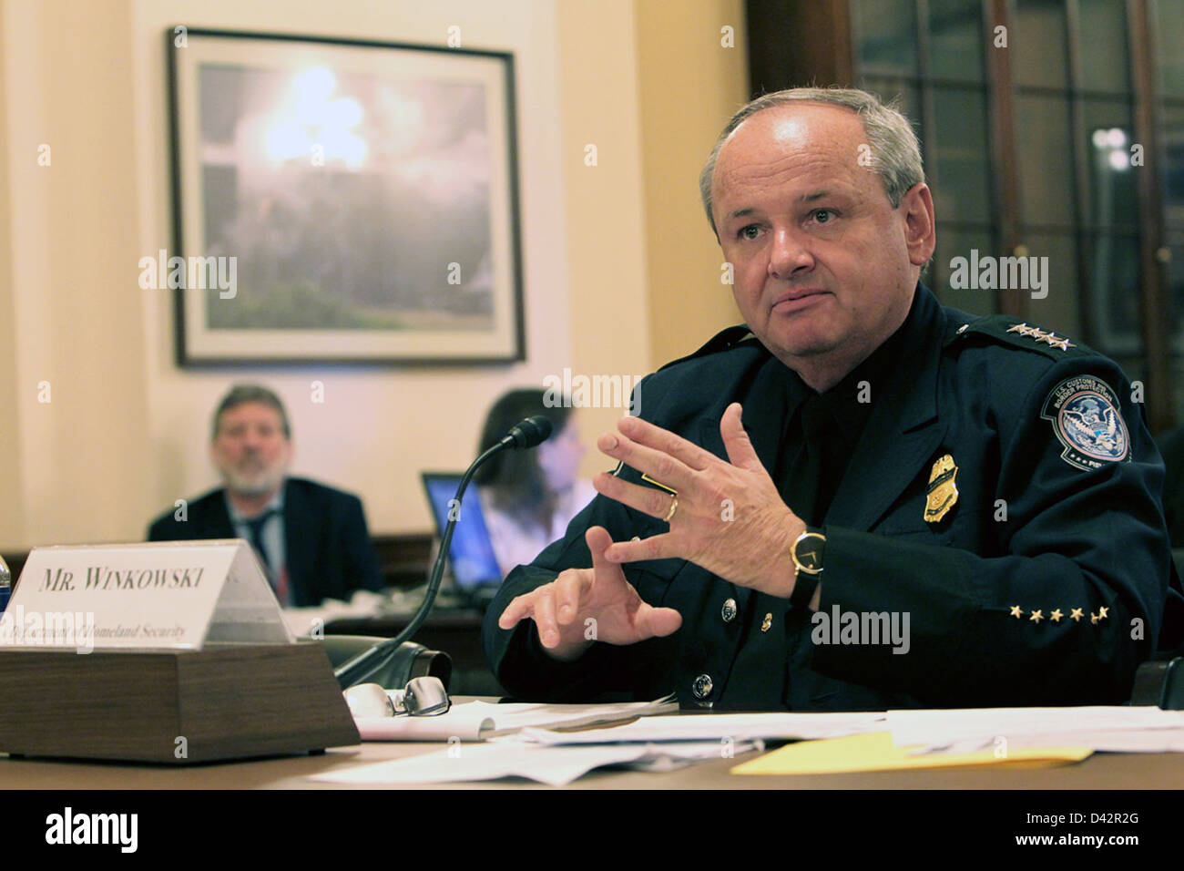 AC Winkowski testimonia all'udienza della sottocommissione per la sicurezza interna della camera per la sicurezza dei confini e marittima, discutendo della gestione delle risorse per proteggere i confini degli Stati Uniti ai porti di entrata e combattere il flusso illecito di denaro, droga e armi. Foto Stock