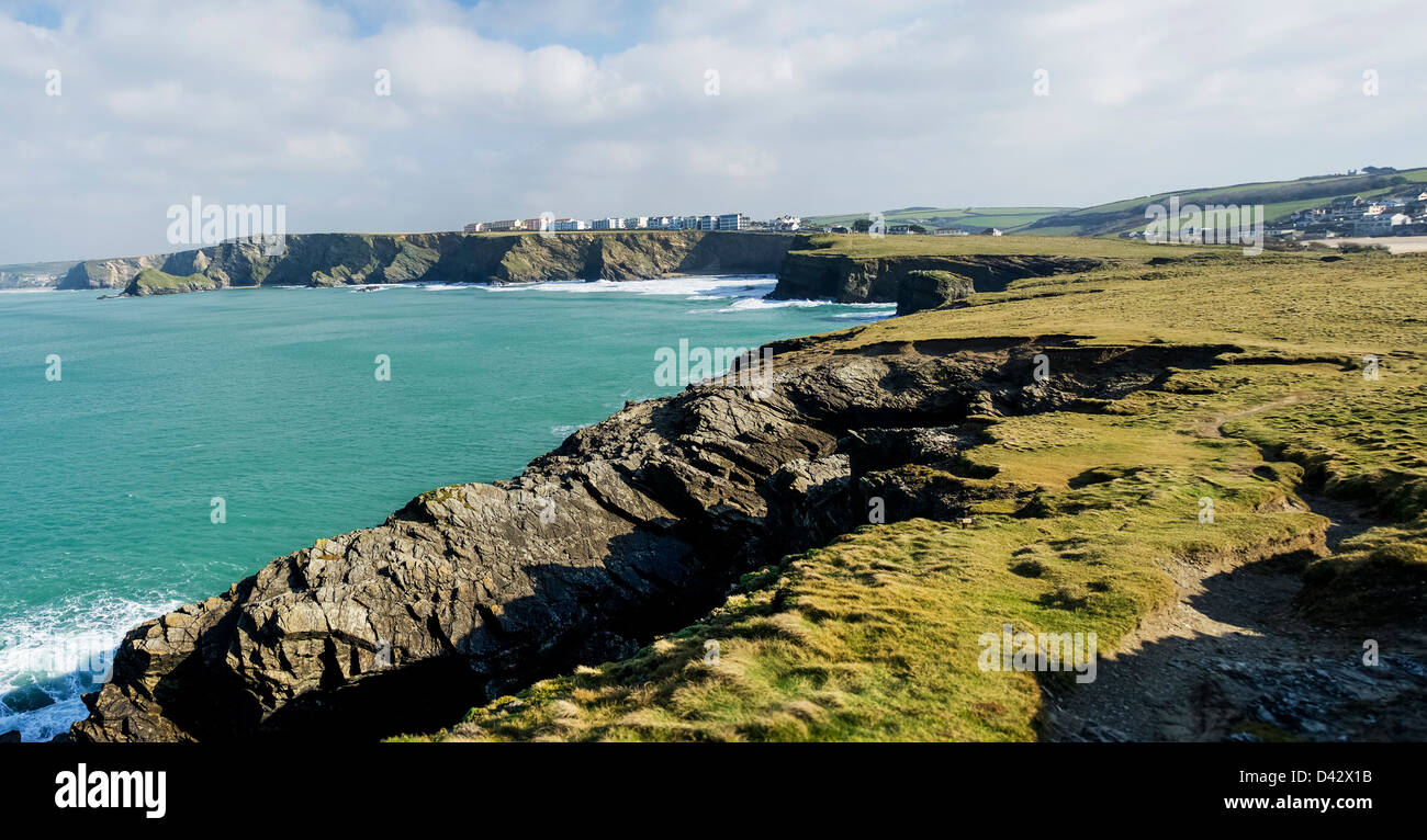 Il robusto North Cornwall coast visto da Porth Island. Foto Stock