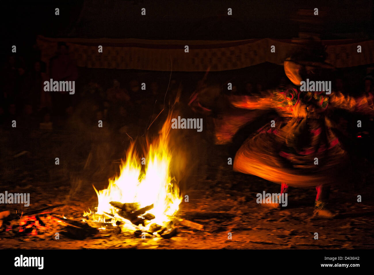 Jambey Lhakhang festival dance in Jakar. Bumthang distretto. Il Bhutan. Foto Stock