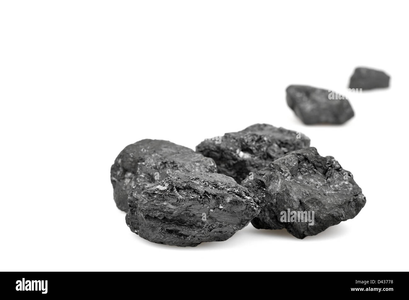 Carboni su sfondo bianco. Copia dello spazio. Foto Stock