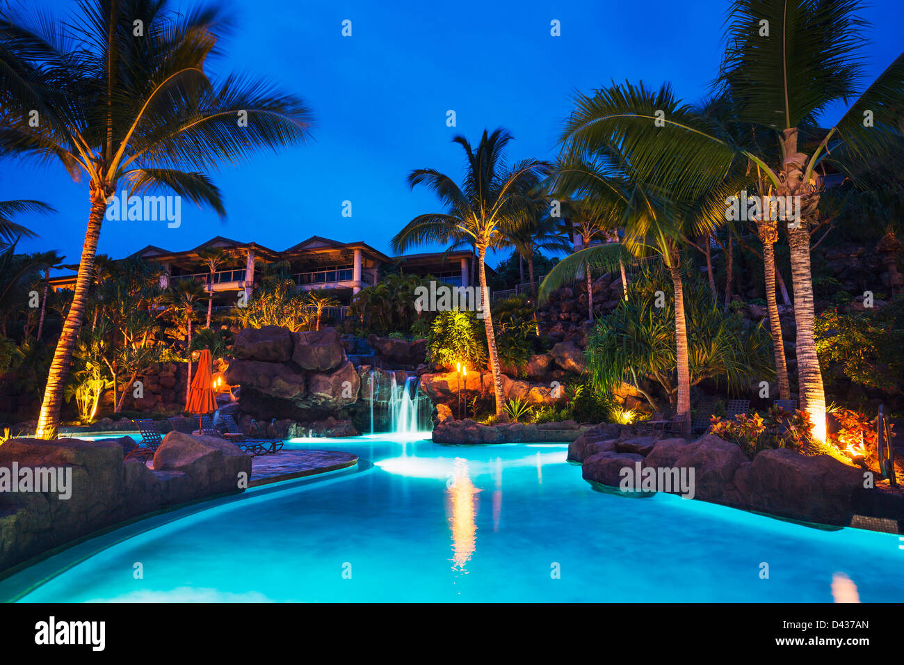 Tropical Resort Piscina al tramonto alle Hawaii Foto Stock