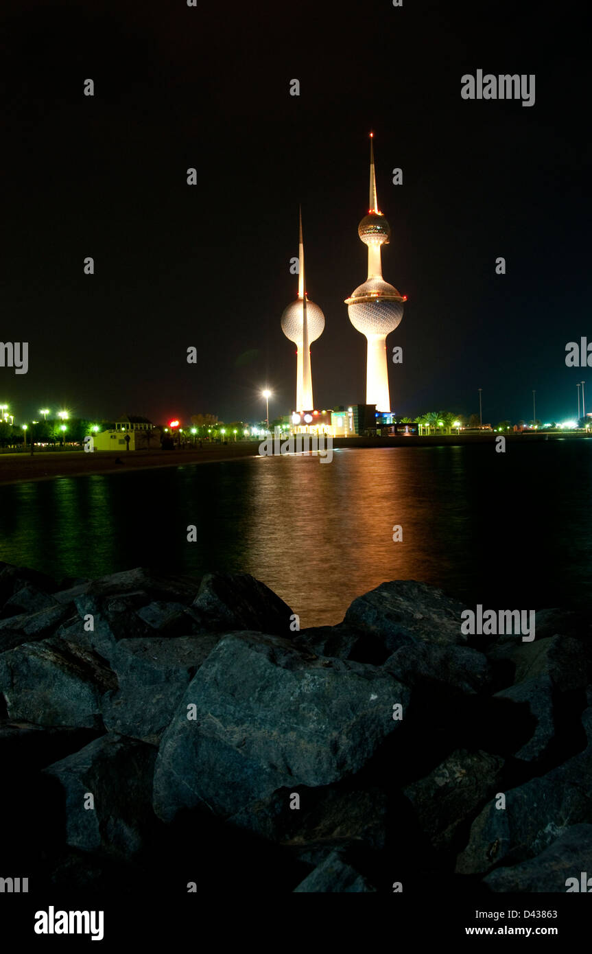 Kuwait Towers by night, Kuwait City Foto Stock