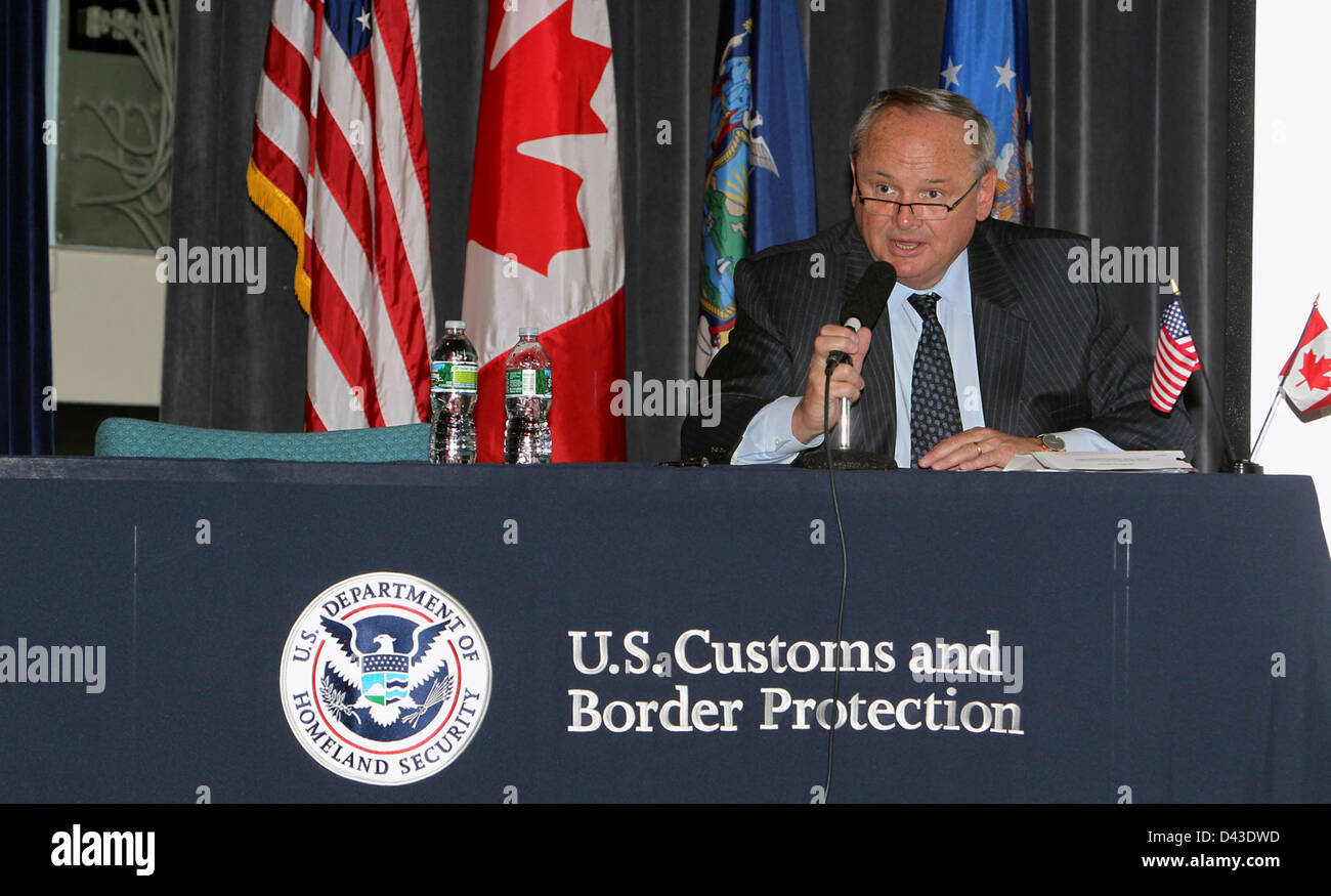 Le riunioni dei portatori di interessi "oltre il confine", co-ospitate dal CBP e dai servizi di frontiera del Canada, si sono concentrate sugli sforzi collaborativi per la sicurezza delle frontiere e l'applicazione dell'immigrazione. Hanno partecipato il vice Commissario della CBP Thomas Winkowski e altri funzionari. Foto Stock