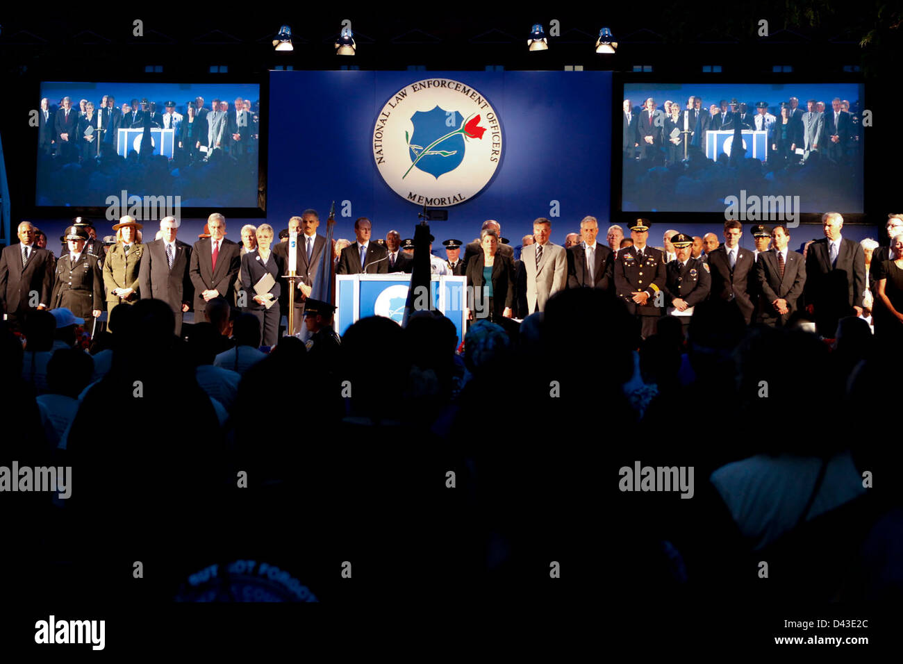 La National Police Week Candlelight Vigil onora gli agenti delle forze dell'ordine di tutti gli Stati Uniti, compresi gli ispettori dell'immigrazione e gli agenti di pattuglia di frontiera. E' un momento di memoria per coloro che hanno servito e sacrificato per la sicurezza nazionale. Foto Stock