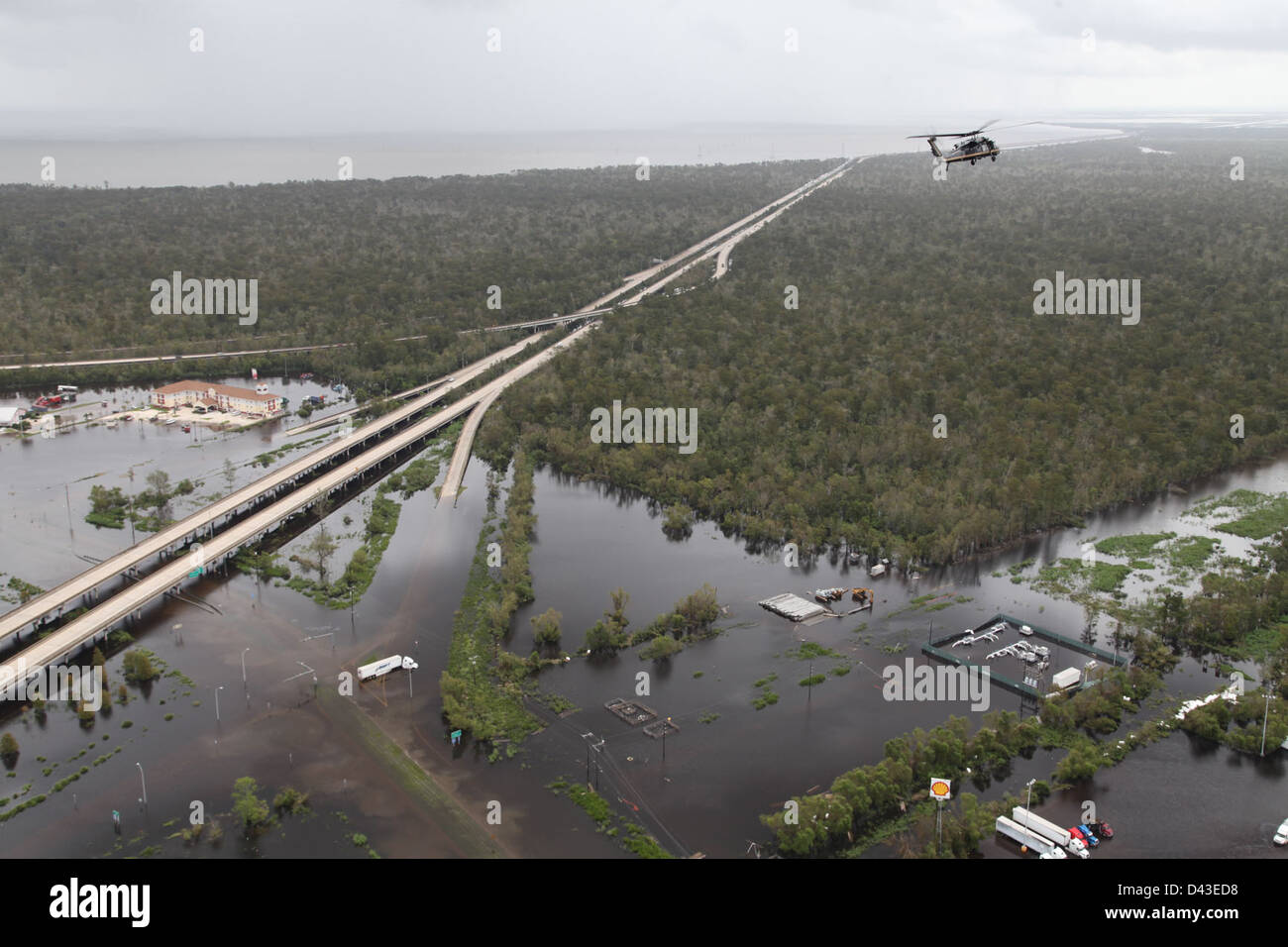Il CBP (Customs and Border Protection) degli Stati Uniti valuta i danni causati dall'uragano Isaac sulle infrastrutture critiche di Laplace, Louisiana, evidenziando l'impatto delle catastrofi naturali sulle infrastrutture chiave. Foto Stock