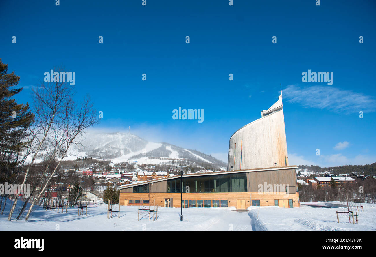 Il moderno Geilo Kulturkyrke realizzato in legno e cemento e vetro da Jorun Westad Brusletto, Geilo, Hallingal, Norvegia Foto Stock