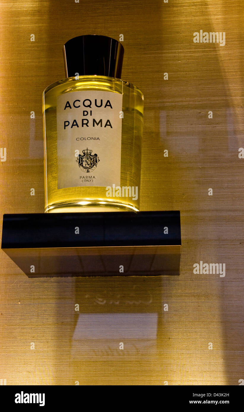 Acqua di Parma profumo finestra illuminata display milano lombardia italia Europa Foto Stock