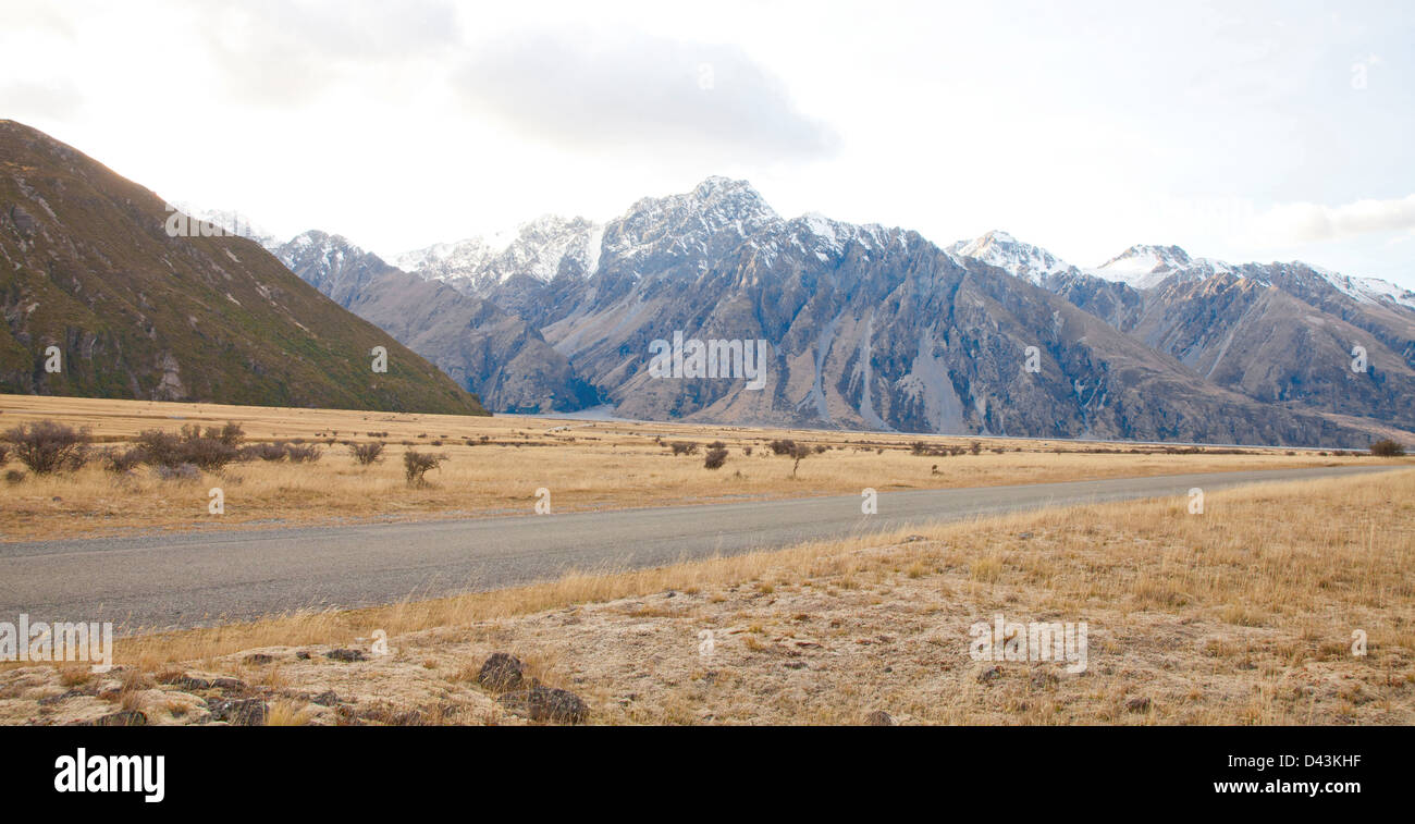 Uno splendido scenario di Aoraki Mt Cook valli nella mattina tempo Alpi del Sud montagne Isola del Sud della Nuova Zelanda Foto Stock