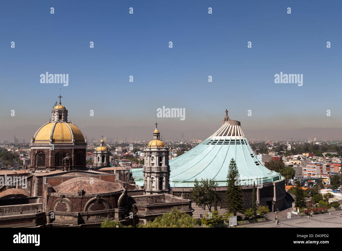 Basilica di Guadalupe a Città del Messico è il più grande luogo di pellegrinaggio nella capitale messicana Foto Stock