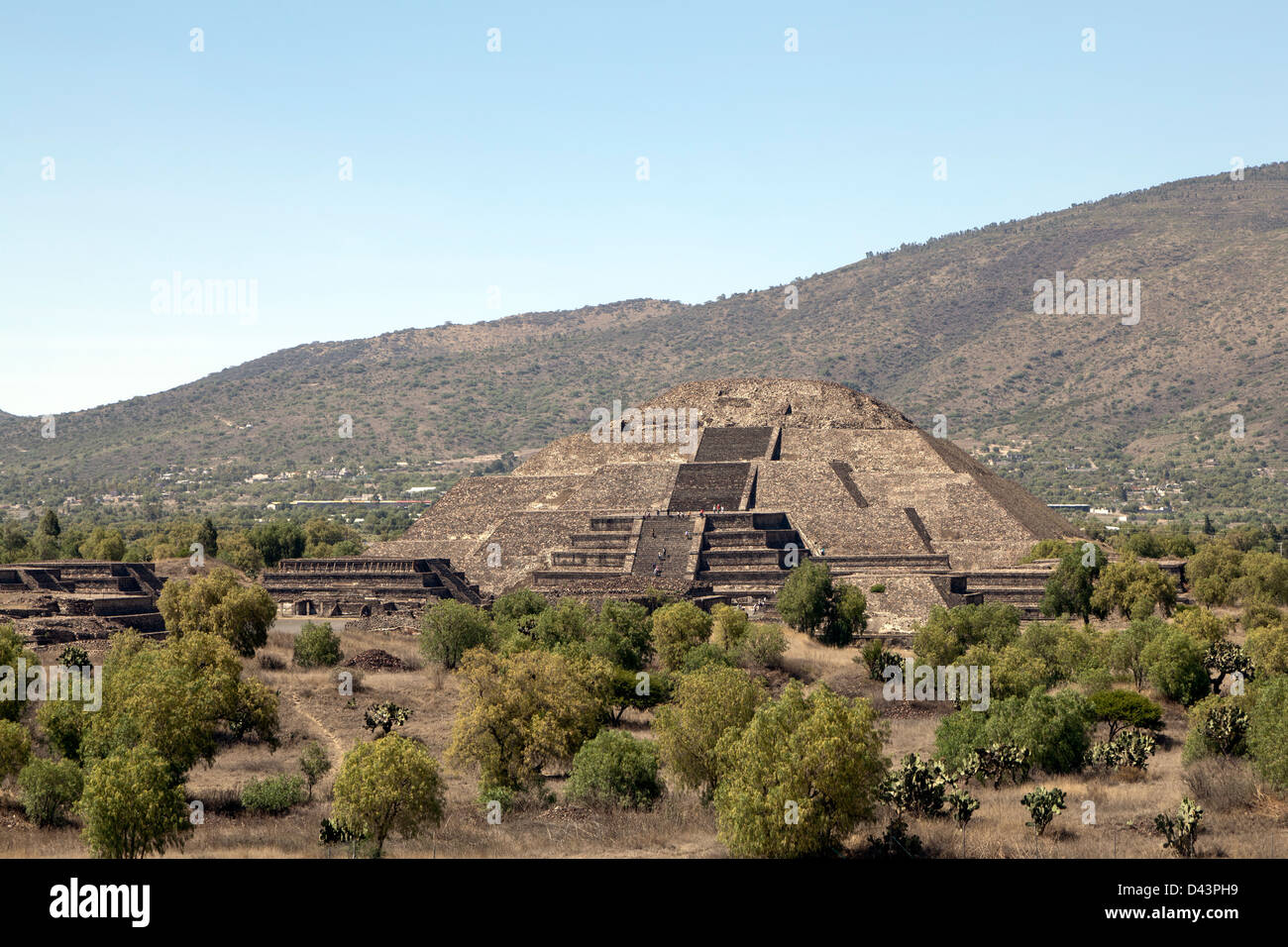 Per i turisti che visitano le Piramidi di Teotihuacan in Messico. Queste sono parte del sito archeologico nel bacino del Messico. Foto Stock