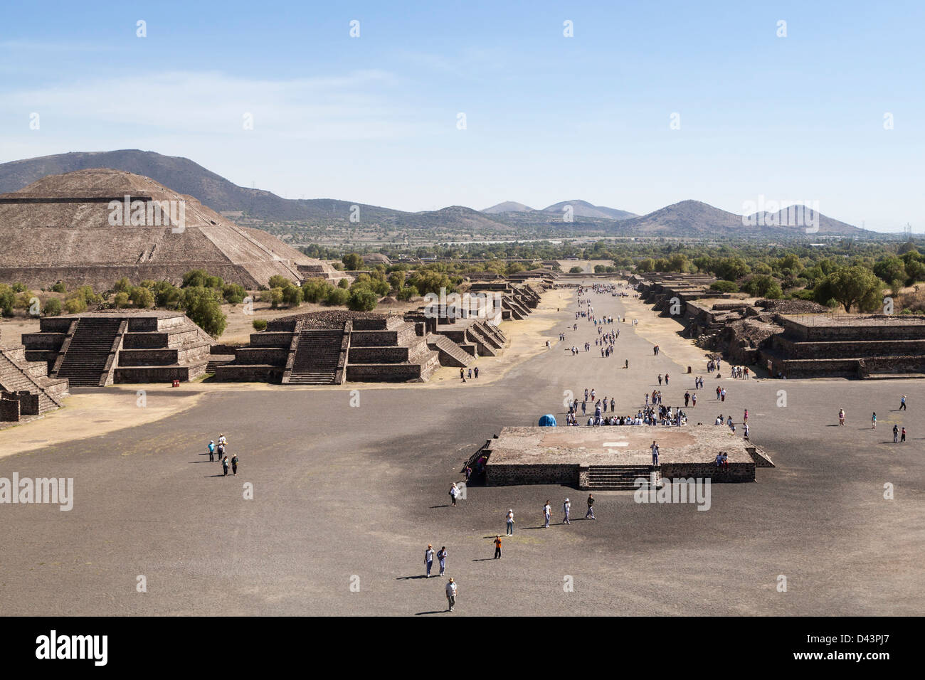 Per i turisti che visitano le Piramidi di Teotihuacan in Messico. Queste sono parte del sito archeologico nel bacino del Messico. Foto Stock