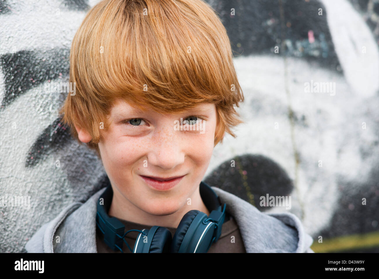 Close-up ritratto di ragazzo, Mannheim, Baden-Württemberg, Germania Foto Stock