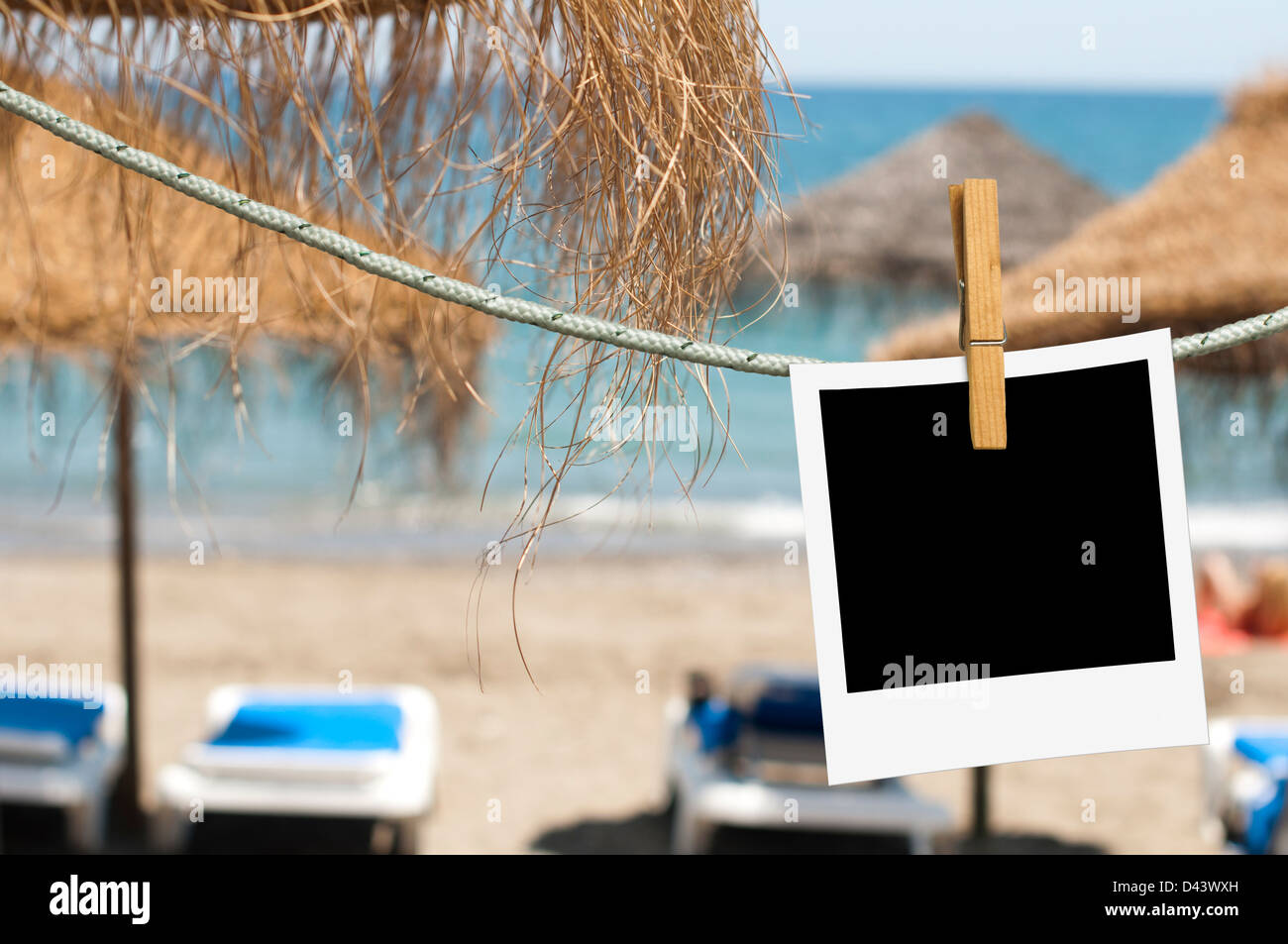 Immagini modello agganciata su una fune. Sullo sfondo del cielo Foto Stock