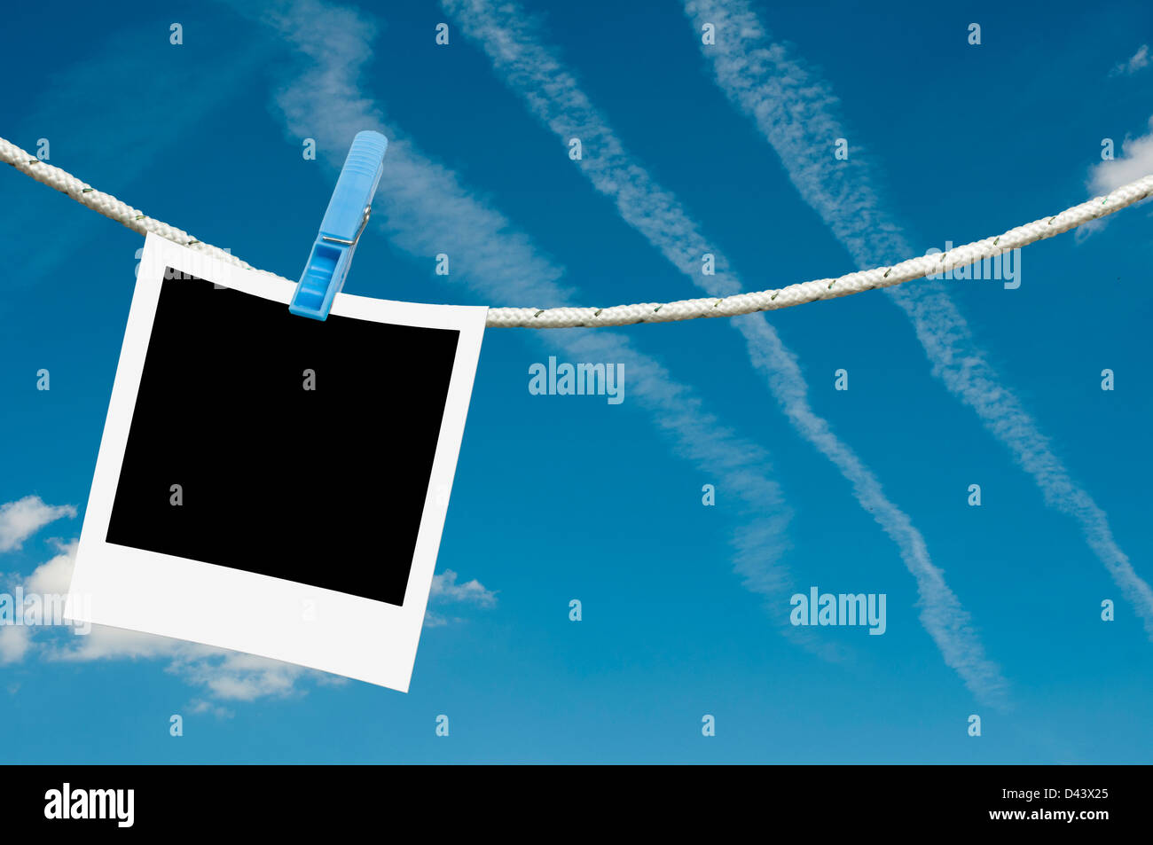 Modello di immagine agganciata su una fune. Sullo sfondo del cielo Foto Stock