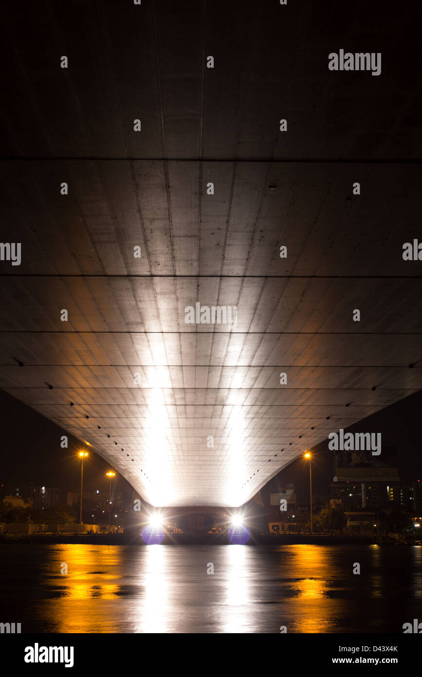 Rama VIII Ponte di notte a Bangkok, in Thailandia Foto Stock