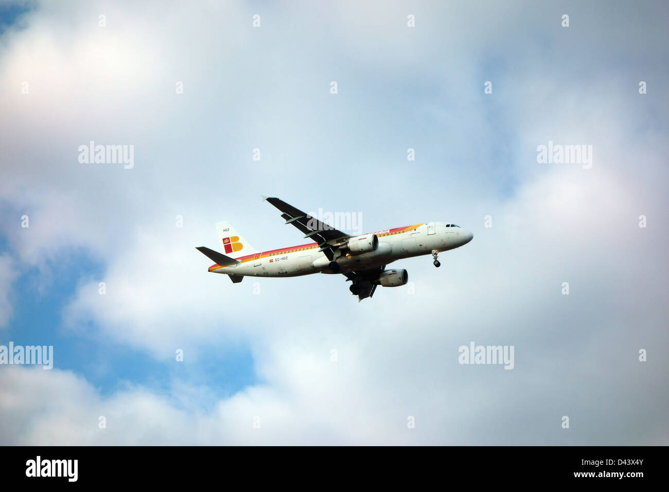 Iberia aereo Airbus A320 di sbarco Foto Stock