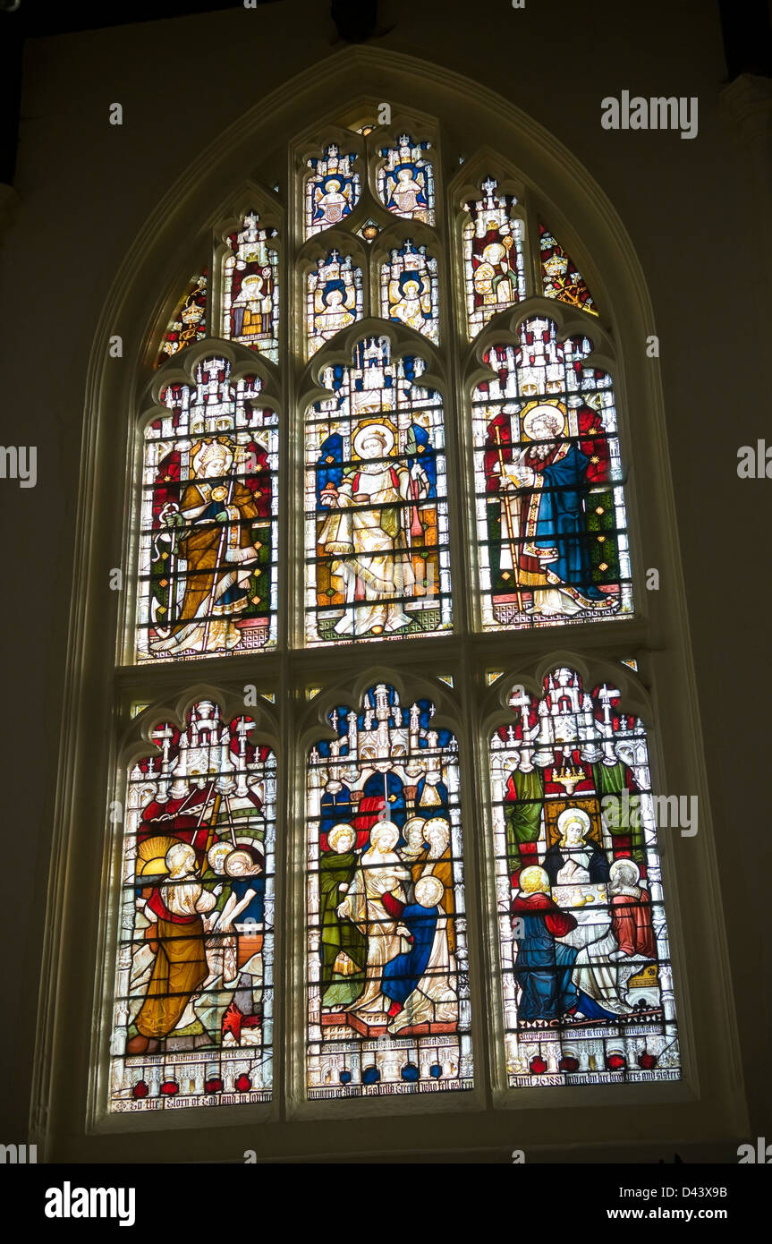 Le finestre di vetro macchiate in St Edmundsbury Cathedral, Bury St Edmunds, Suffolk, Regno Unito Foto Stock