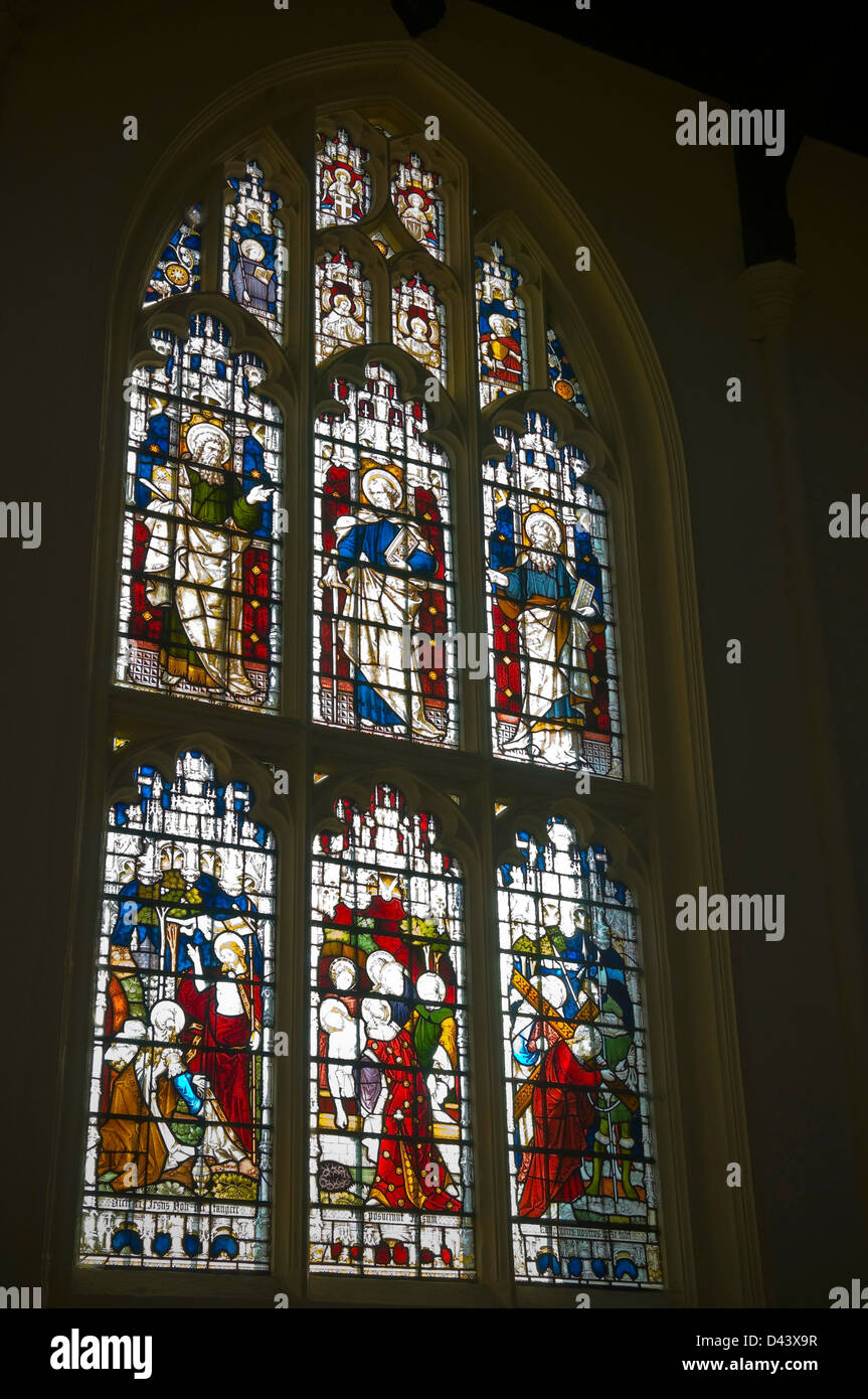 Le finestre di vetro macchiate in St Edmundsbury Cathedral, Bury St Edmunds, Suffolk, Regno Unito Foto Stock