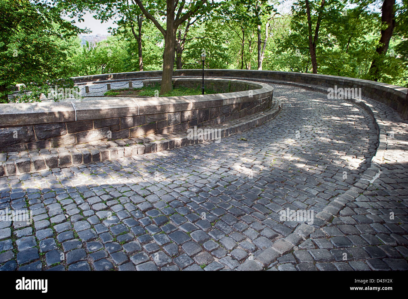 Passo carraio dei chiostri e giardini, Fort Tryon Park, New York City. Foto Stock