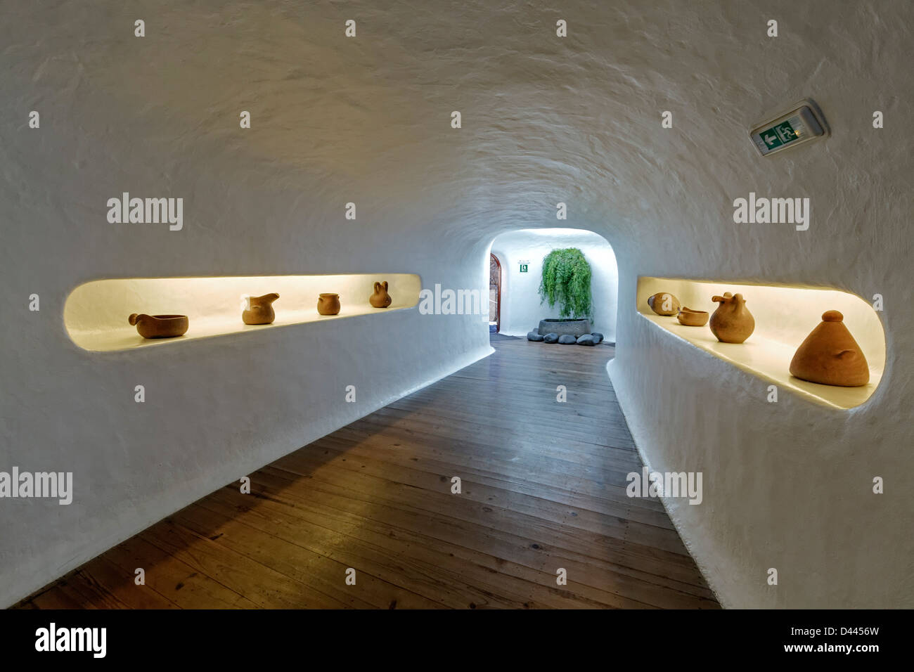 Corridoio nel Mirador del Rio creato da Cesar Manrique, Lanzarote, Isole Canarie, Spagna Foto Stock