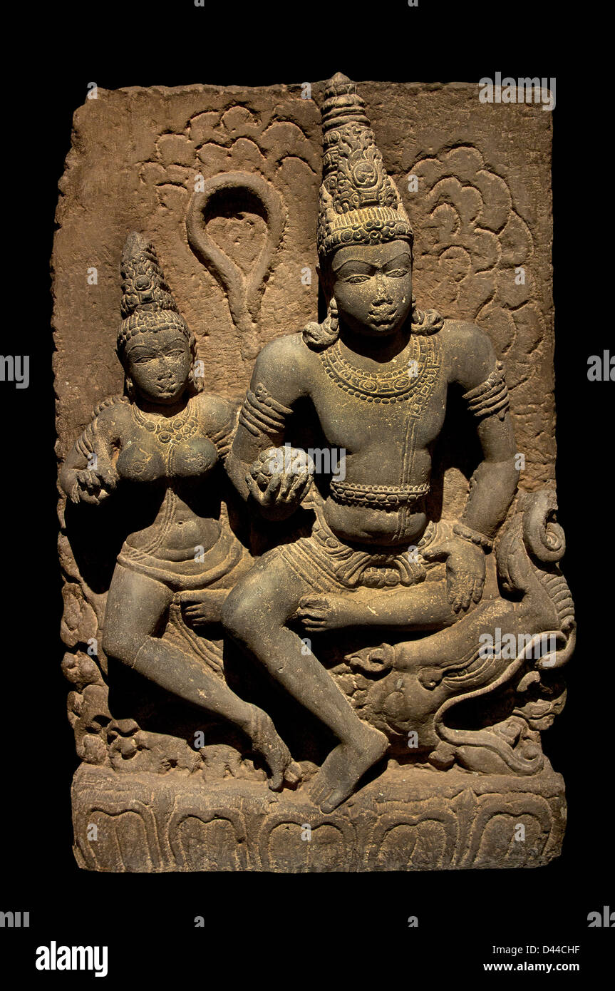 Varuna con Varunani VIII secolo d.c. Karnataka indù in India Foto Stock