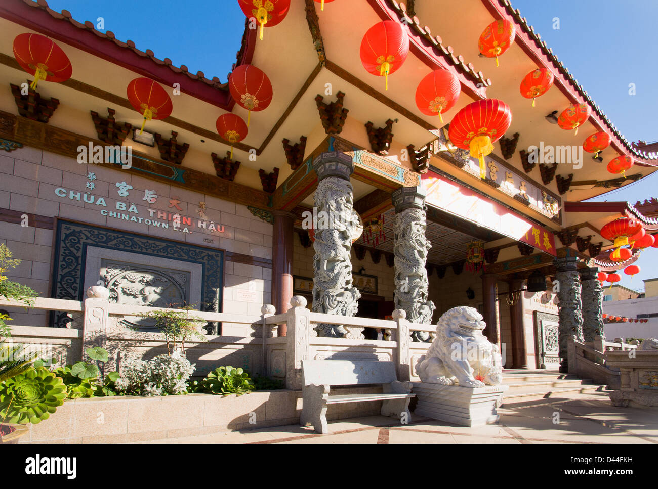 Vista frontale di ingresso del Tempio Thien Hau nella Chinatown di Los Angeles in California Foto Stock