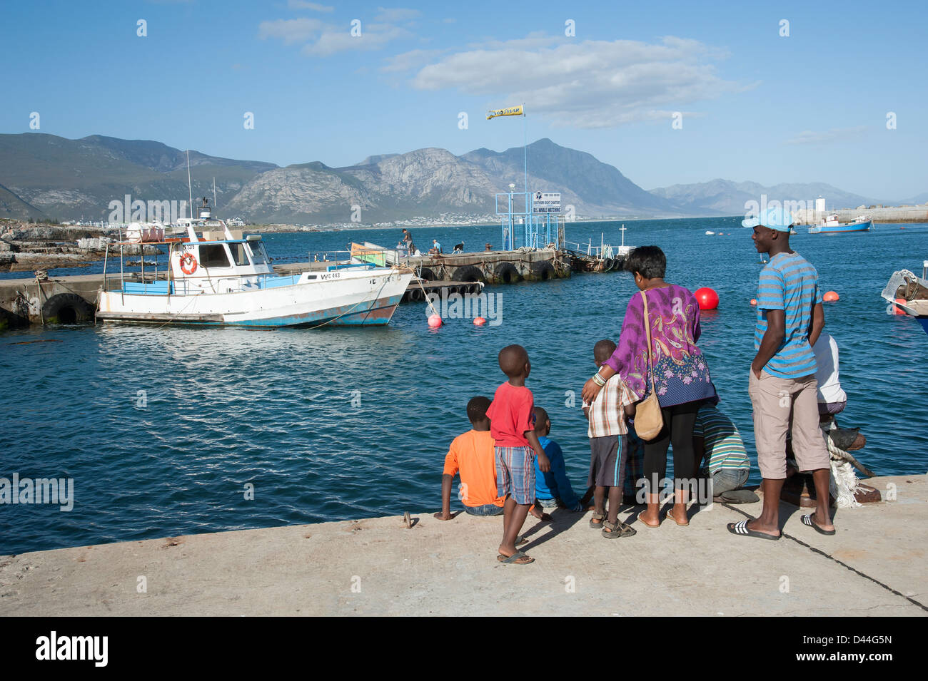 Famiglia in vacanza. Hermanus nuovo porto Western Cape Sud Africa Foto Stock