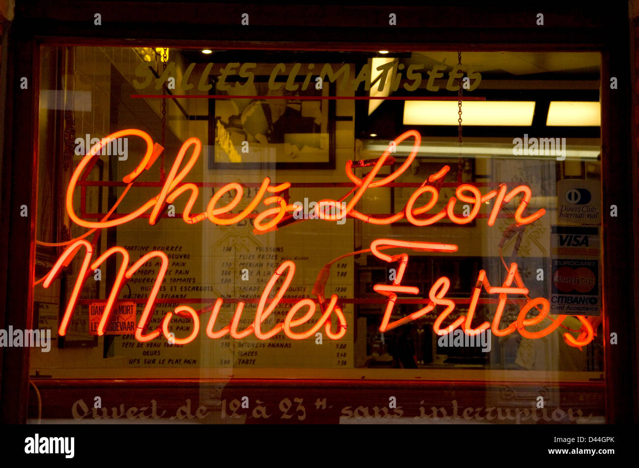 Insegna al neon per Chez Leon Moules Frites ristorante a Bruxelles, in Belgio Foto Stock