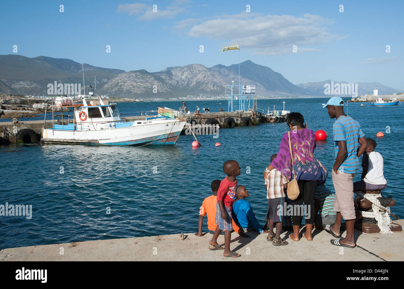 Famiglia in vacanza. Hermanus nuovo porto Western Cape Sud Africa Foto Stock