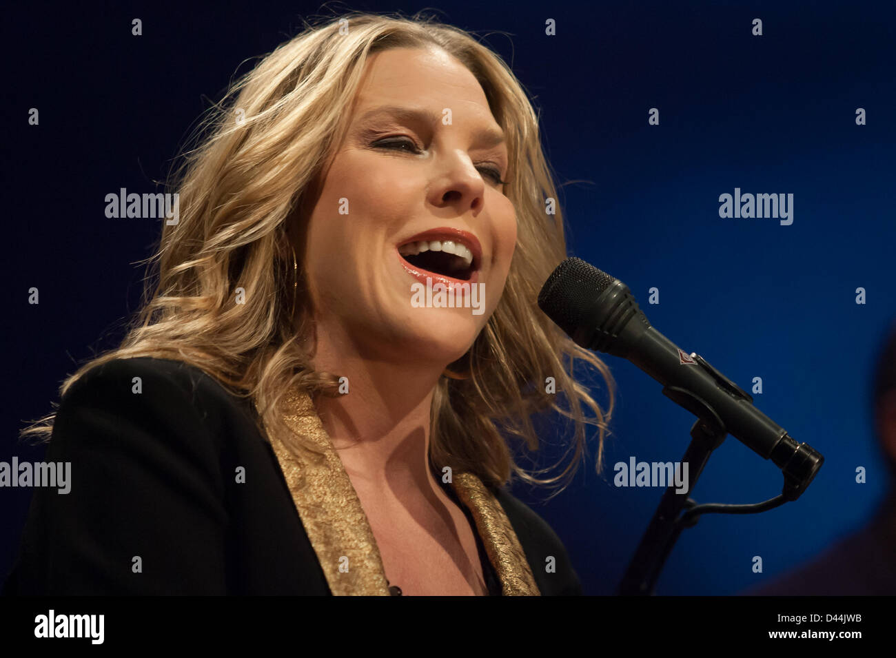 London Ontario, Canada - 4 marzo 2013. Canadian jazz cantante e pianista Diana Krall esegue a Budweiser giardini. Foto Stock