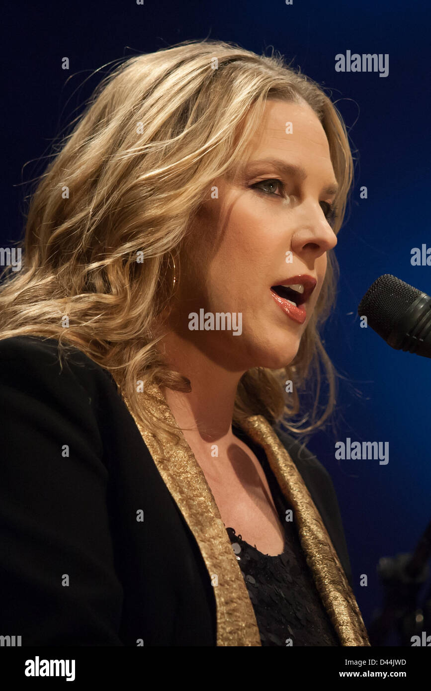 London Ontario, Canada - 4 marzo 2013. Canadian jazz cantante e pianista Diana Krall esegue a Budweiser giardini. Foto Stock